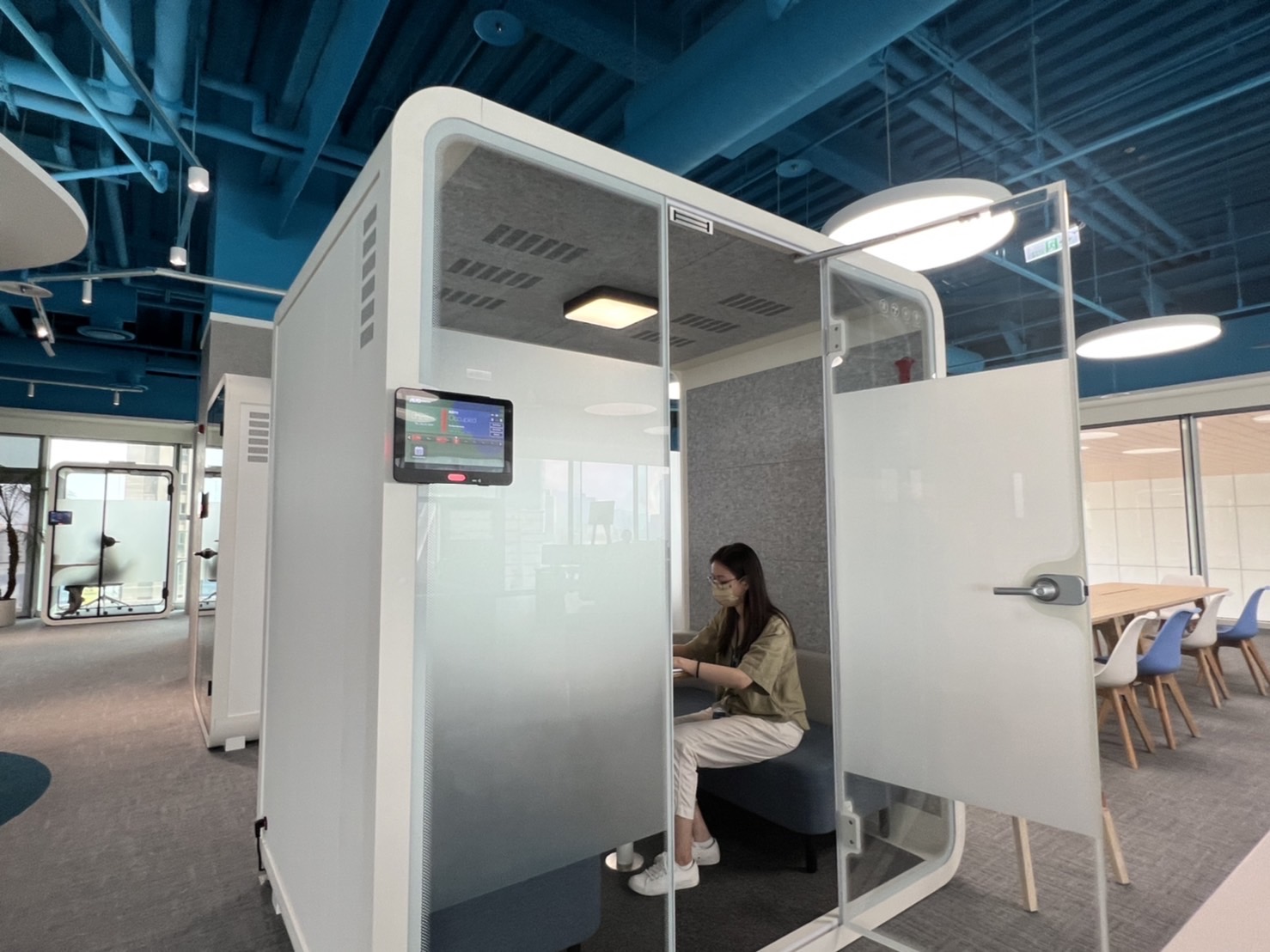 918搏天堂高雄據點的智慧行動辦公艙，展現918搏天堂在面板以外的研發應用軟實力